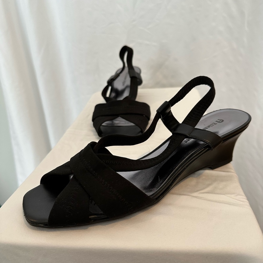Black Open Toe Strappy Low Heel - Picture 3 of 8